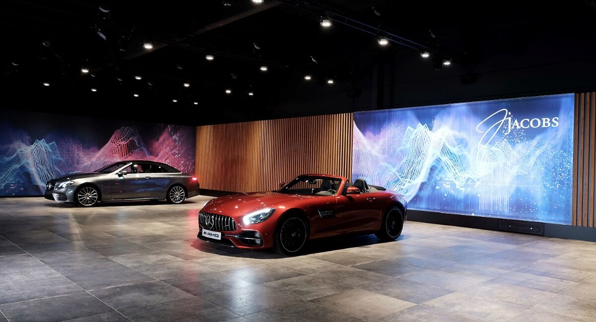 Mercedes Showroom